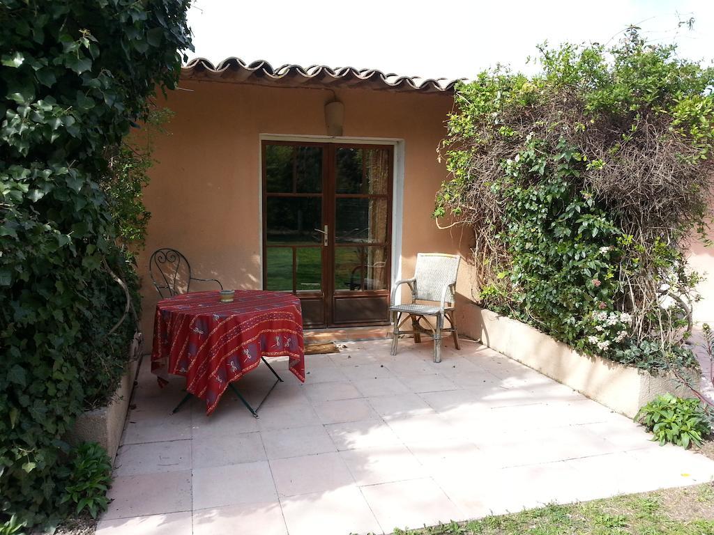 Mas La Provence Bed & Breakfast LʼIsle-sur-la-Sorgue Стая снимка