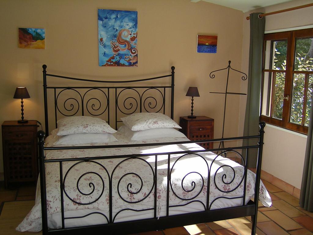 Mas La Provence Bed & Breakfast LʼIsle-sur-la-Sorgue Стая снимка