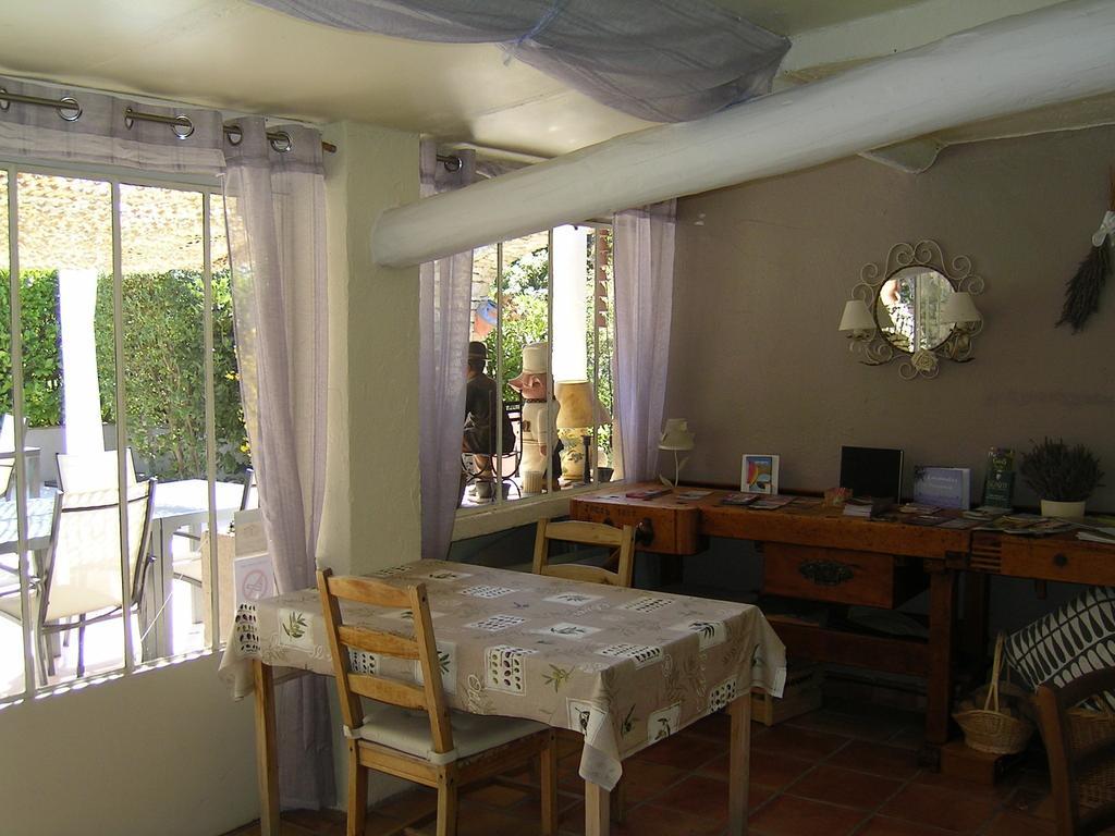 Mas La Provence Bed & Breakfast LʼIsle-sur-la-Sorgue Екстериор снимка