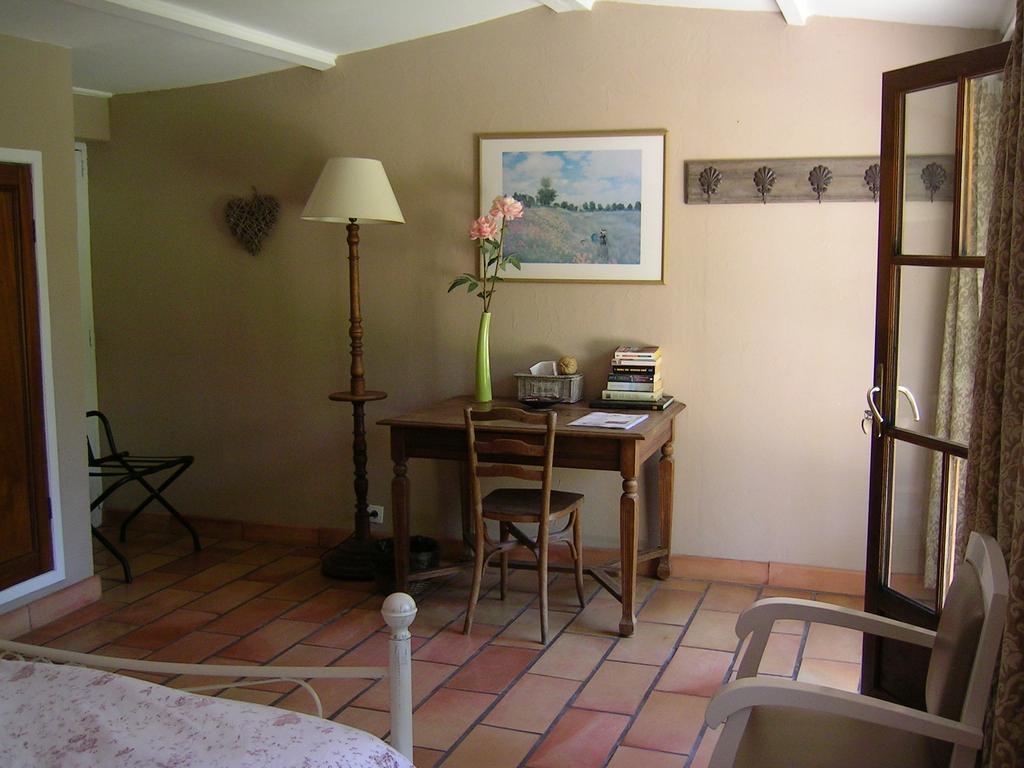 Mas La Provence Bed & Breakfast LʼIsle-sur-la-Sorgue Стая снимка