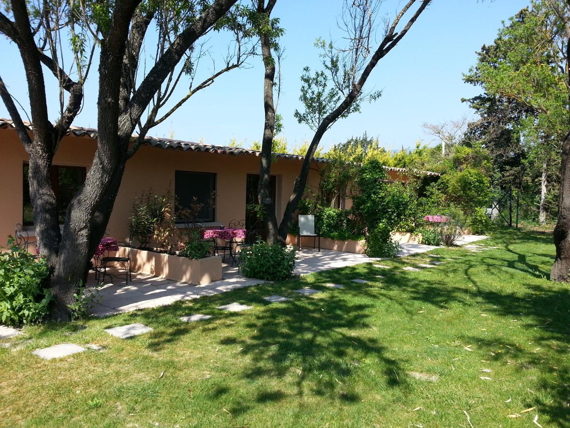 Mas La Provence Bed & Breakfast LʼIsle-sur-la-Sorgue Екстериор снимка