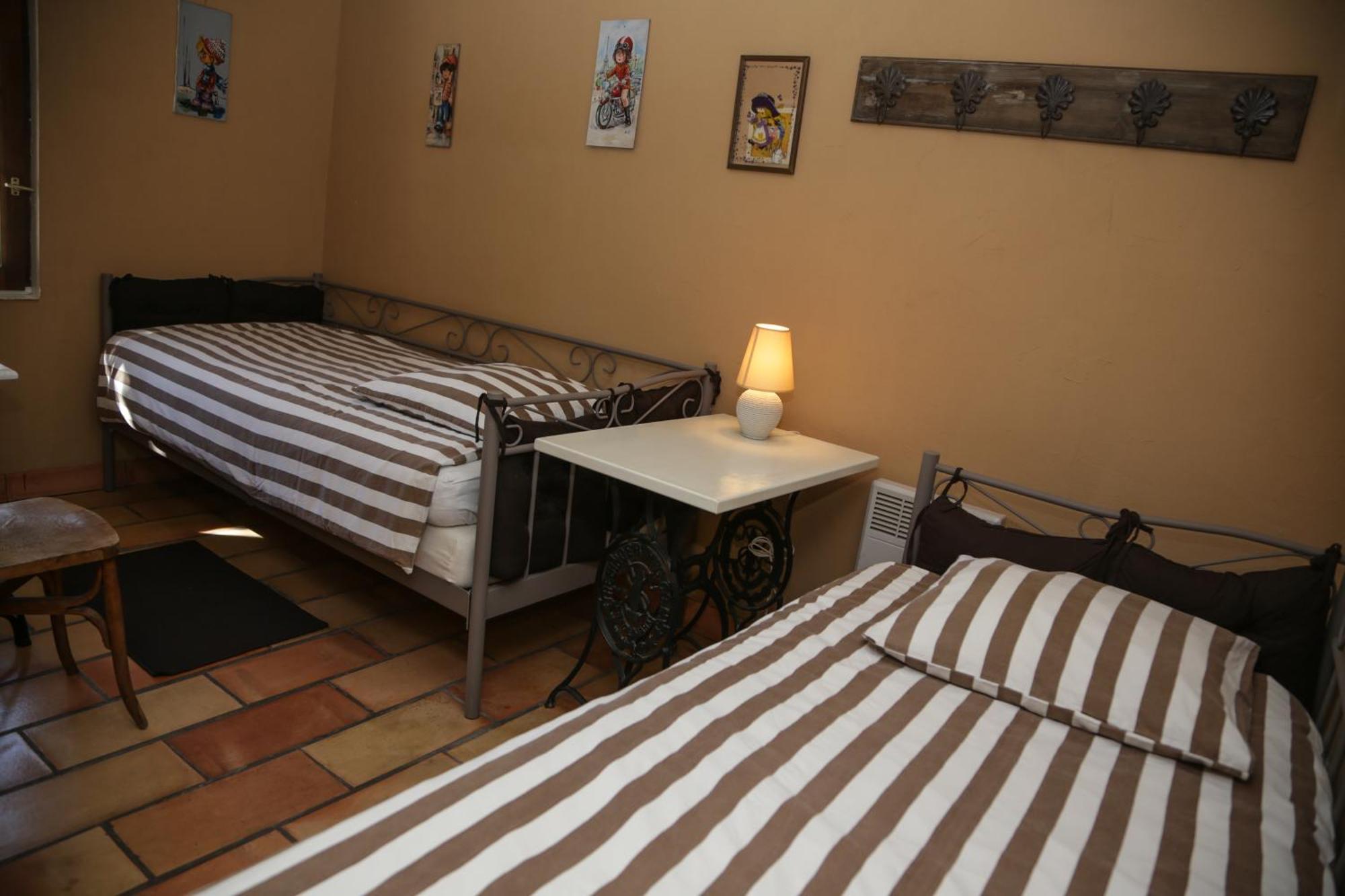 Mas La Provence Bed & Breakfast LʼIsle-sur-la-Sorgue Стая снимка