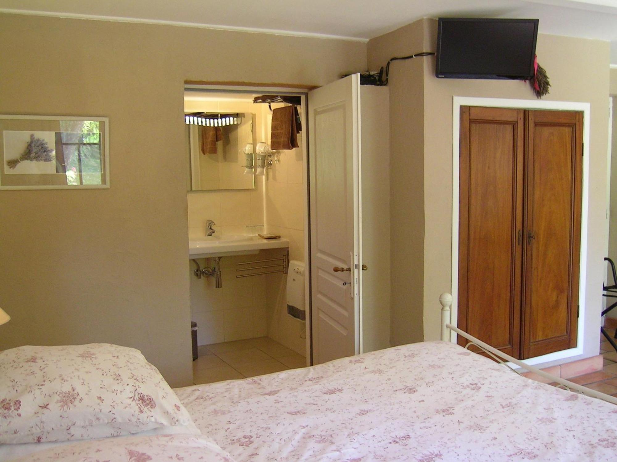 Mas La Provence Bed & Breakfast LʼIsle-sur-la-Sorgue Стая снимка